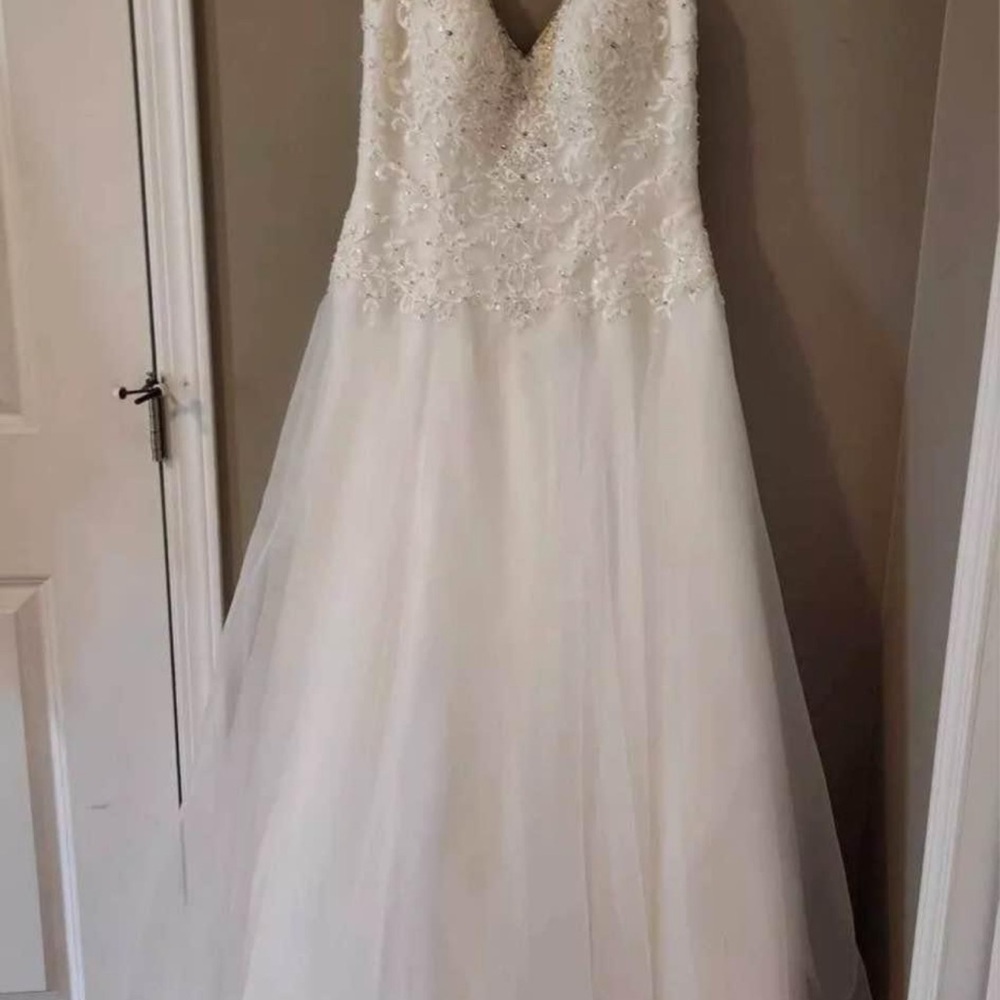 Maggie Sottero White Lace Wedding Dress